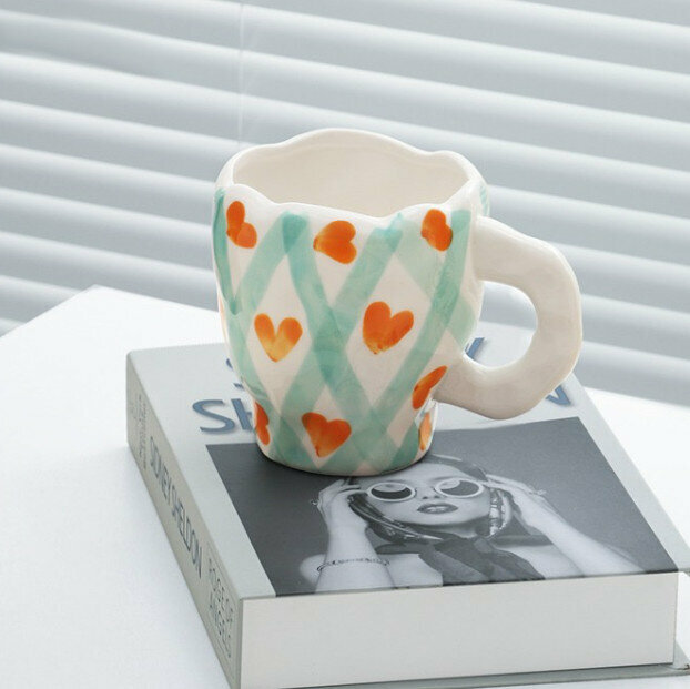 Popular hand-squeezable ceramic mug [little love]