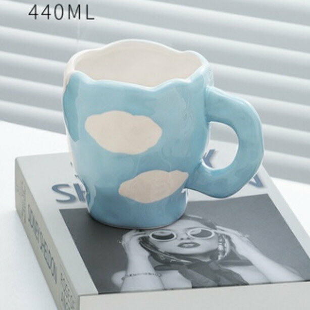 Popular hand-squeezing ceramic mug [blue sky and white clouds]
