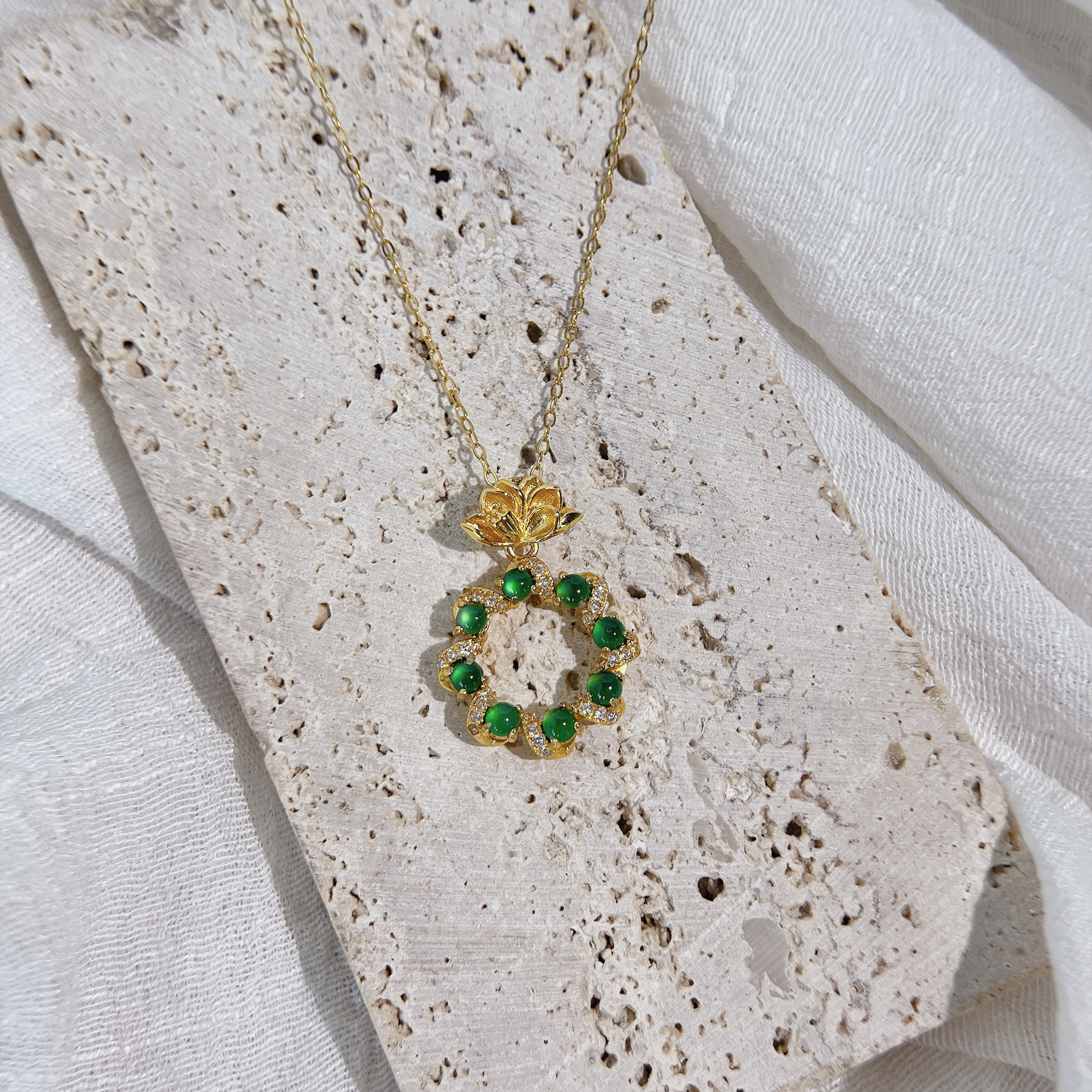 翡翠．金蓮小花圈