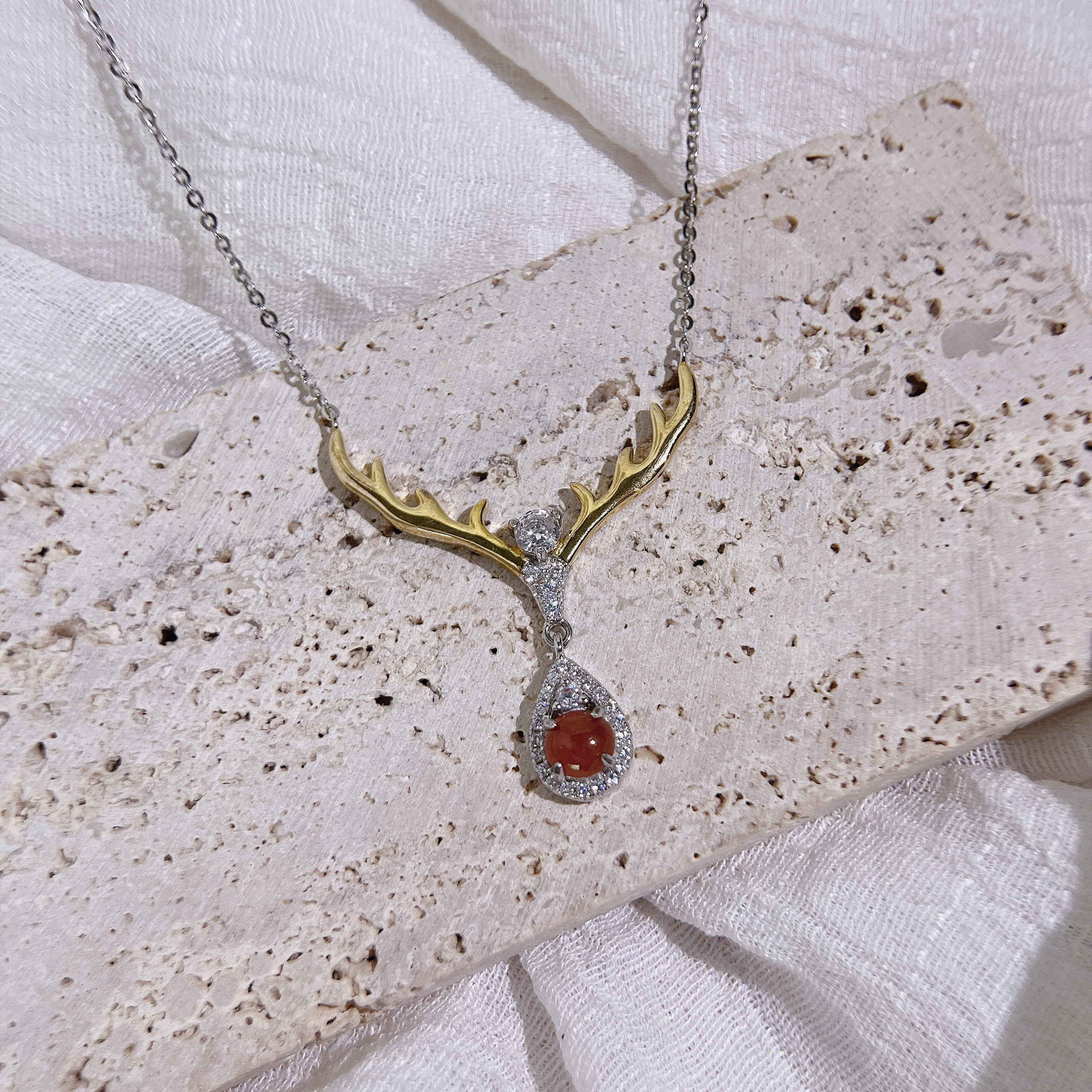 翡翠．紅翡一鹿有你鎖骨鏈