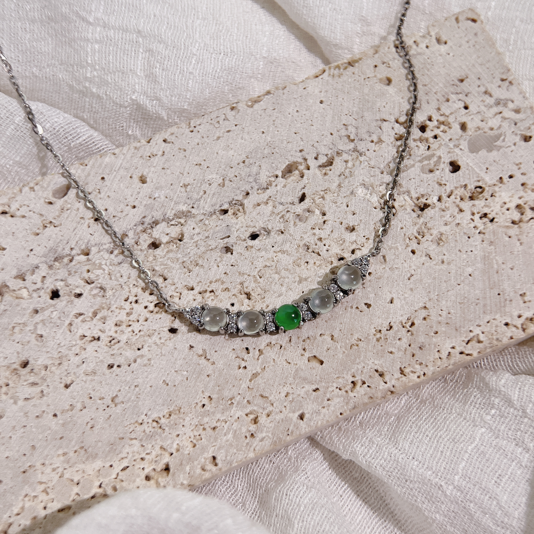 翡翠．五福臨門微笑鎖骨鏈