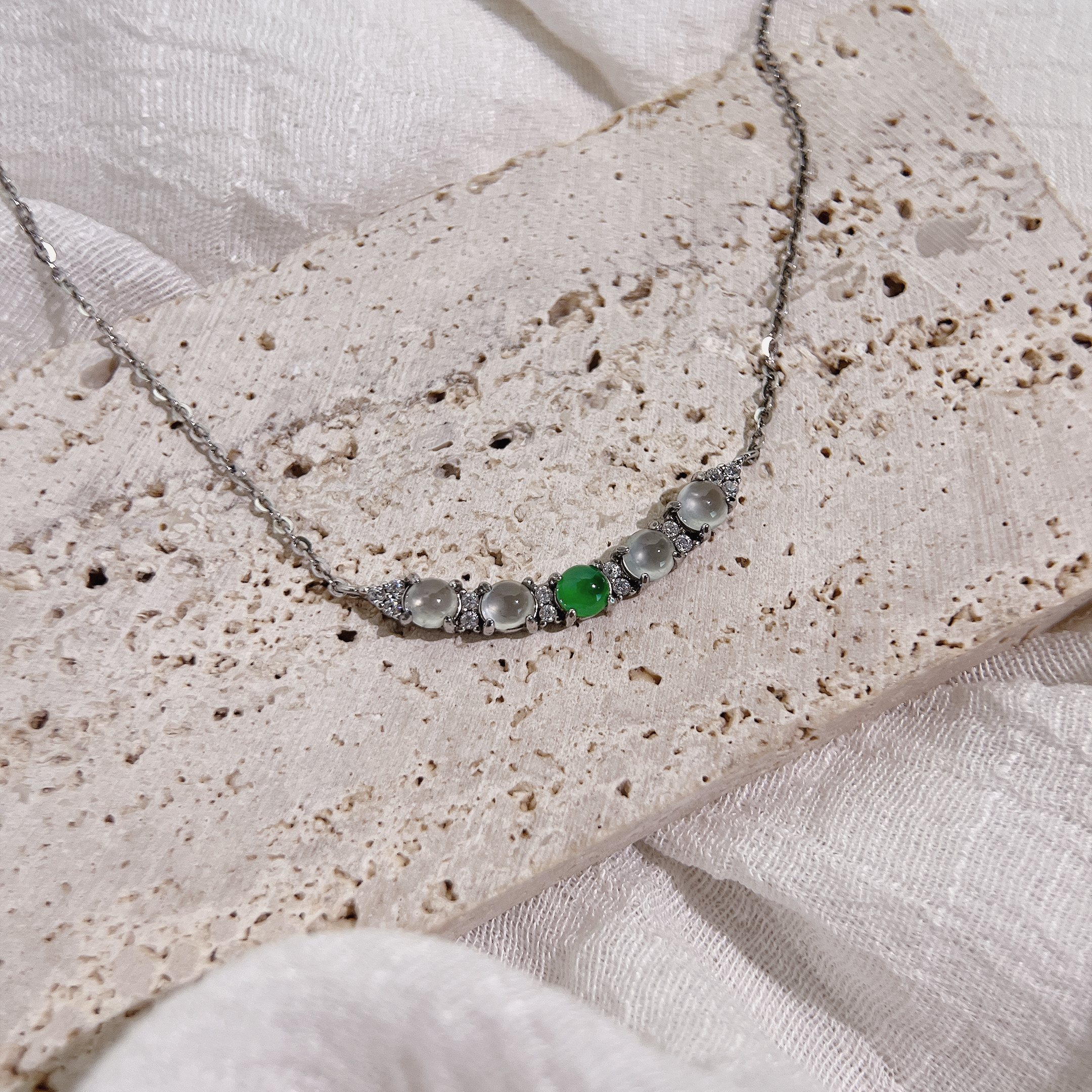 翡翠．五福臨門微笑鎖骨鏈