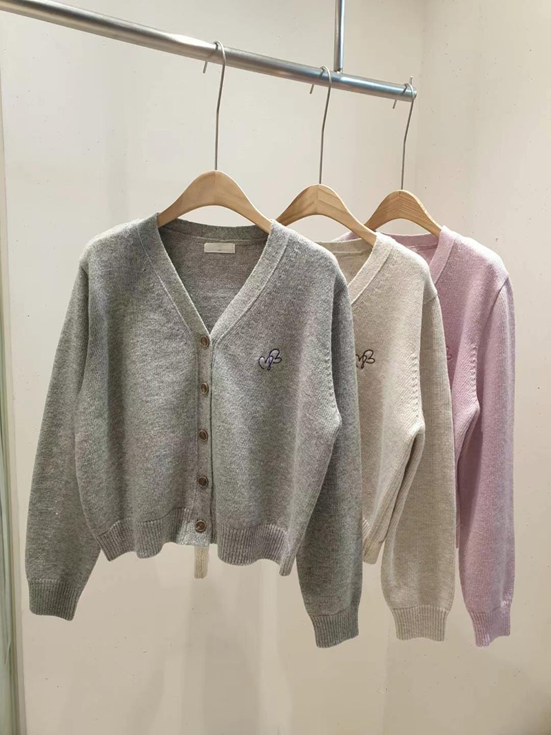 [現貨]愛心V領羊毛針織外套 [ 4色 / Free ]