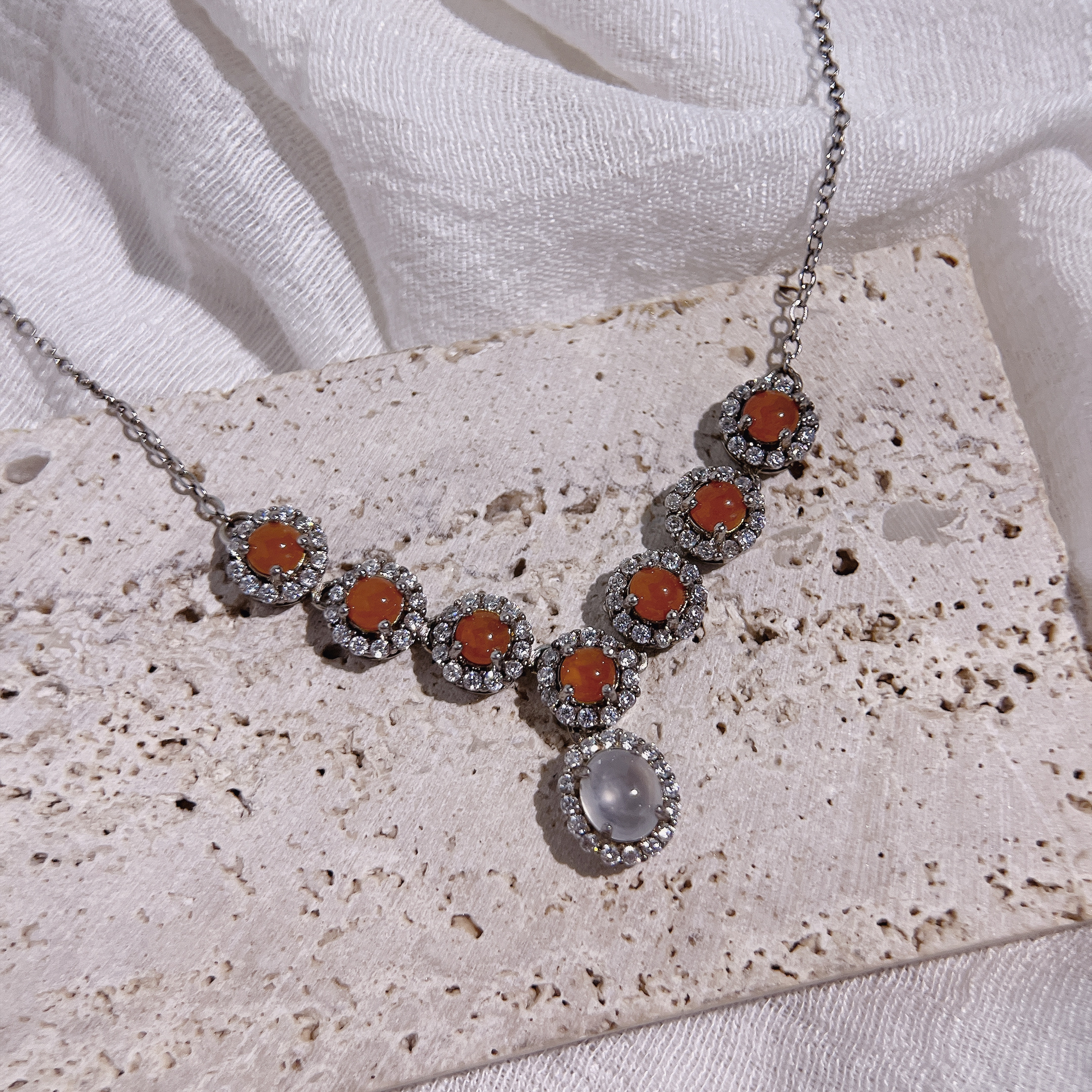 翡翠．紅紅火火白冰V字鏈