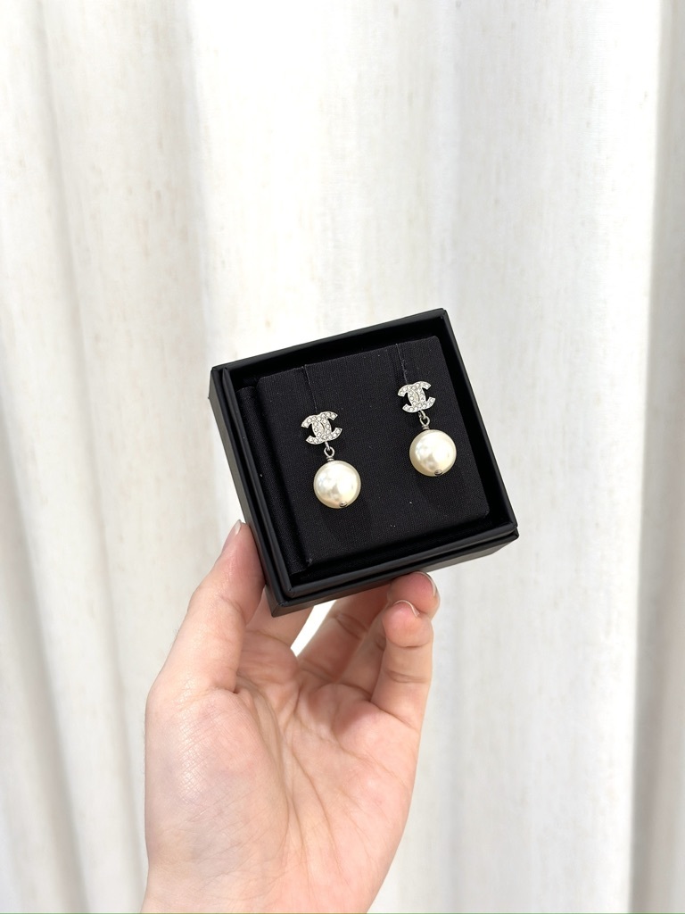 CHANEL Pearl Drop Earrings A36138
