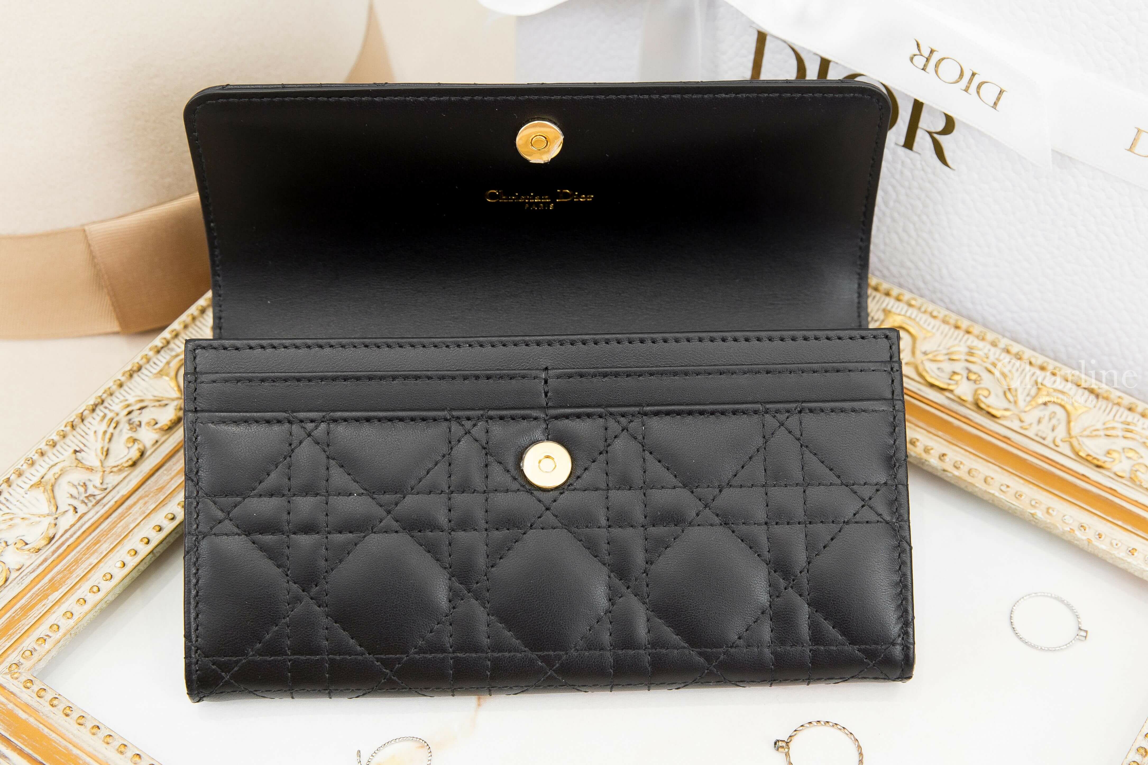 Dior Dior Jolie Orchid Long Wallet 黑色鑲珍珠金CD小羊皮藤格紋扣式長夾-Charline Boutique 精品代購