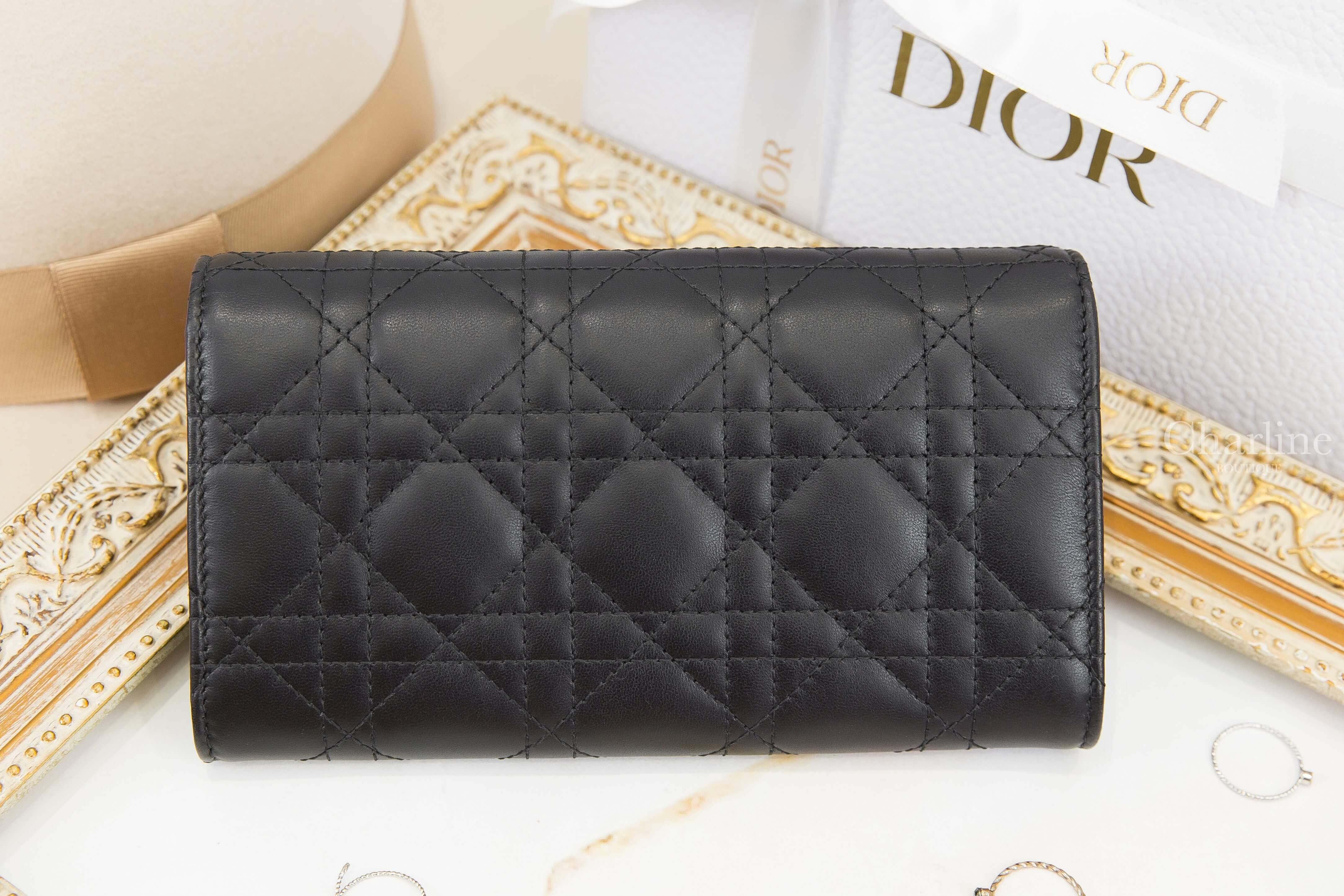 Dior Dior Jolie Orchid Long Wallet 黑色鑲珍珠金CD小羊皮藤格紋扣式長夾-Charline Boutique 精品代購