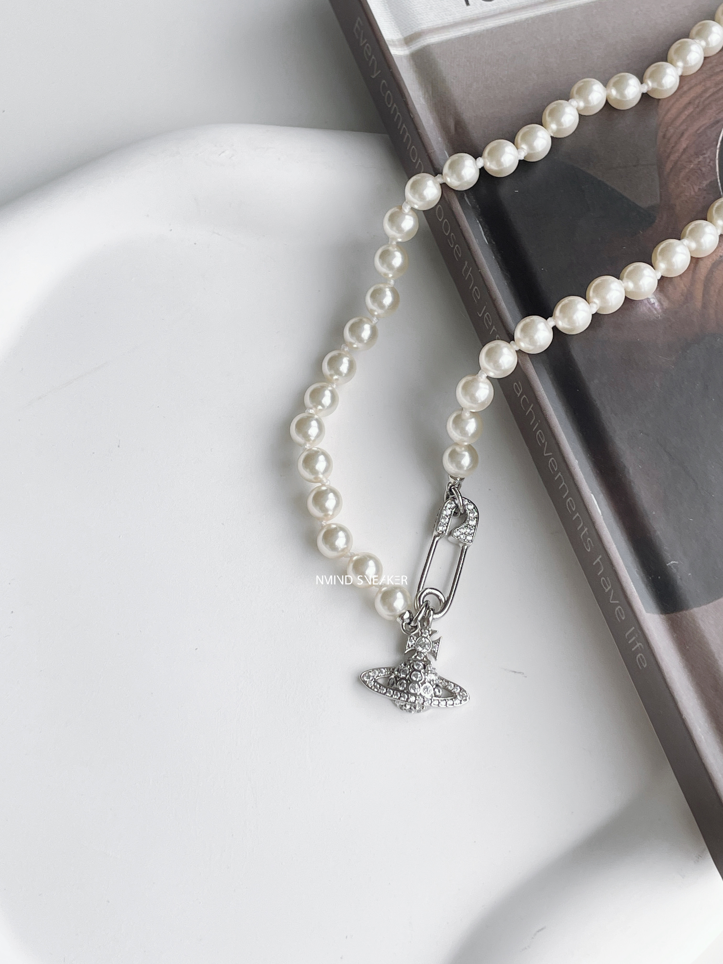 <好飾到✨> Vivienne Westwood 土星Logo別針珍珠項鍊