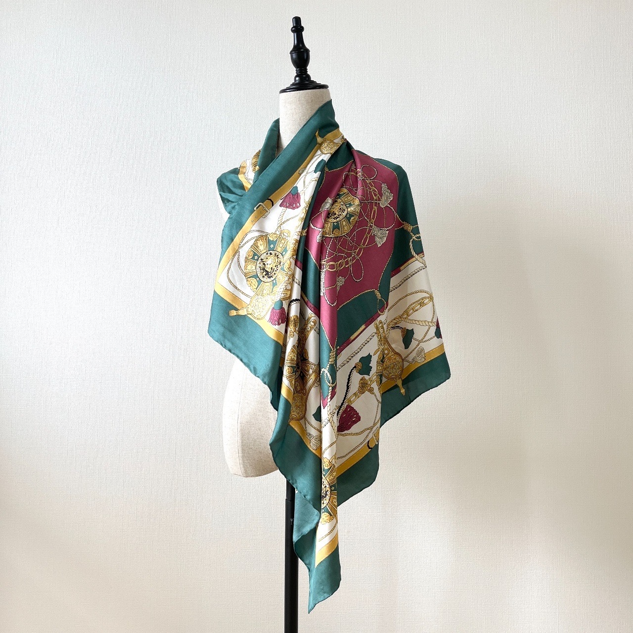 湖水綠色巴洛克風絲巾