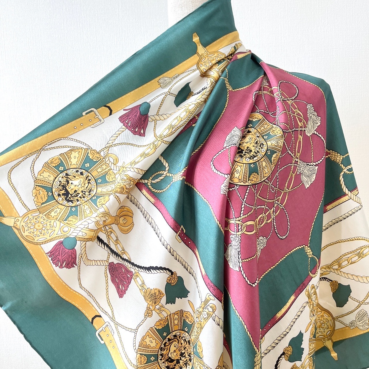 湖水綠色巴洛克風絲巾