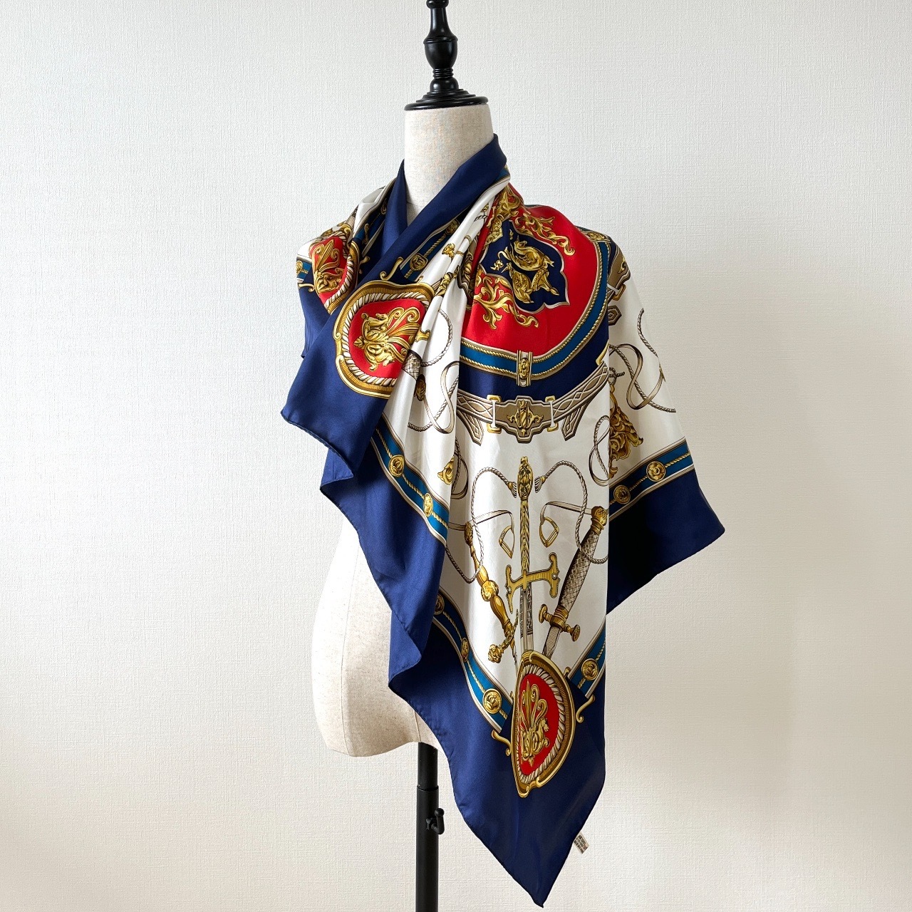 深藍色皇家圖案絲巾