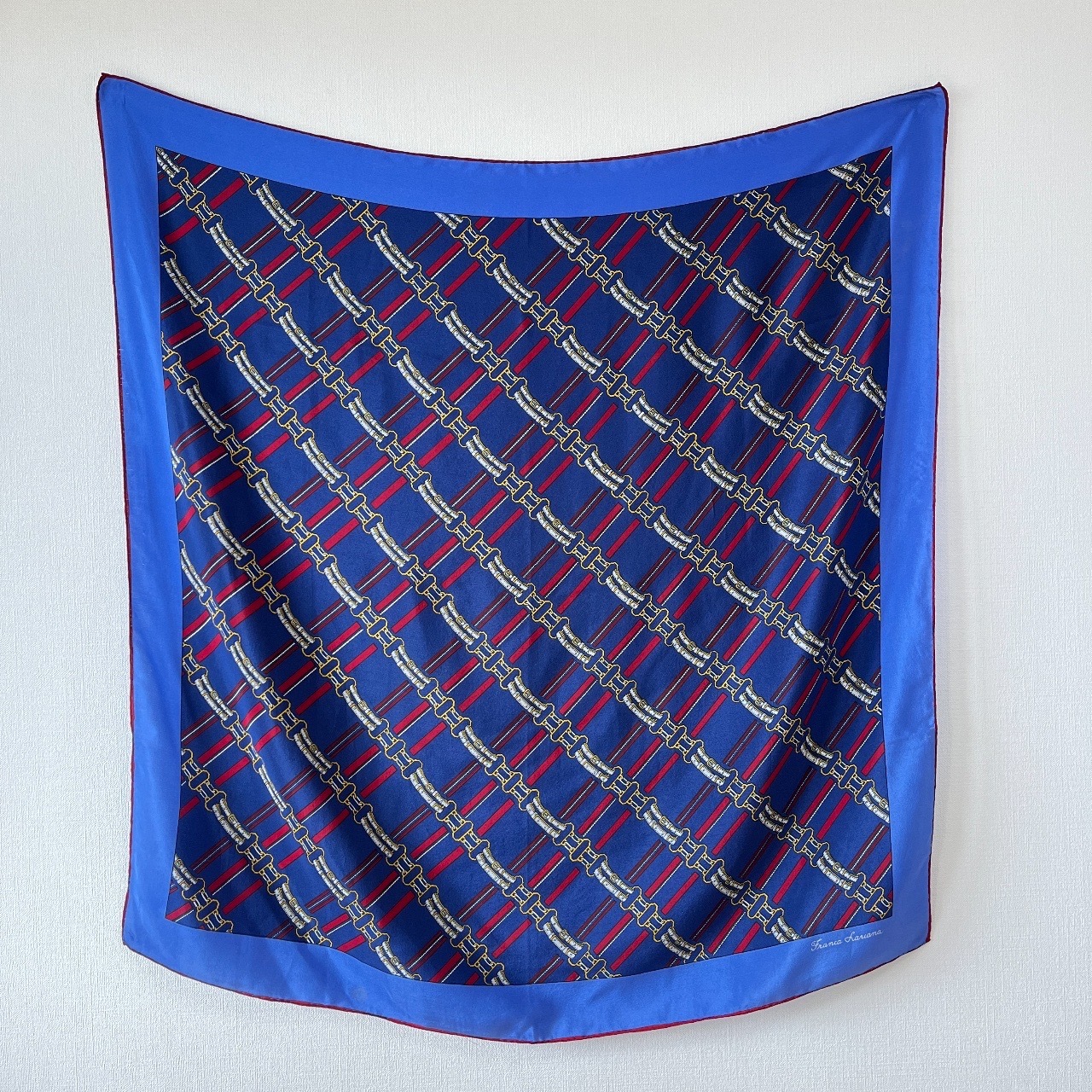 Franca Lariana藍色腰帶圖案絲巾