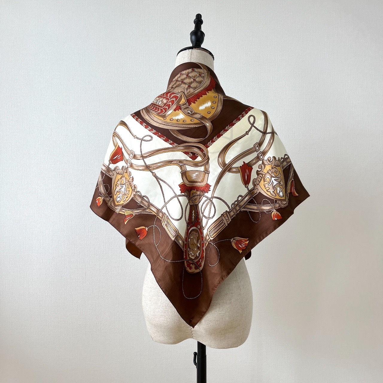 啡色巴洛克風絲巾