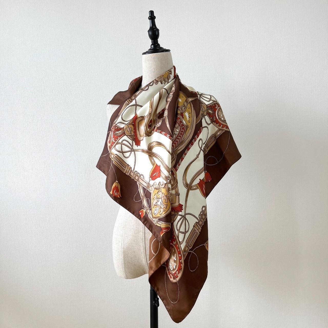 啡色巴洛克風絲巾