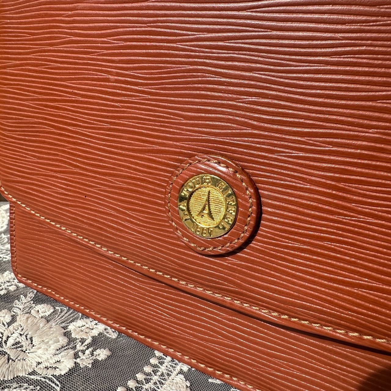 La Tour Eiffel 1887 淺啡色中古手袋