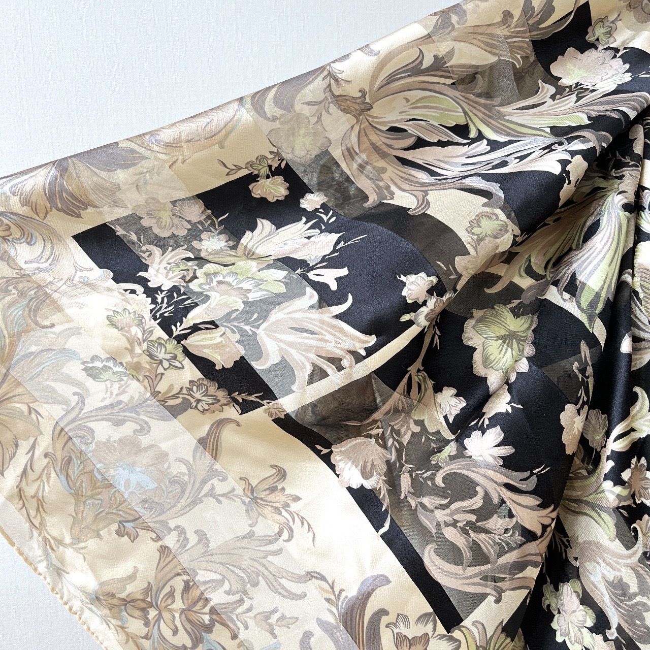 Pierre Balmain米色方格印花大絲巾