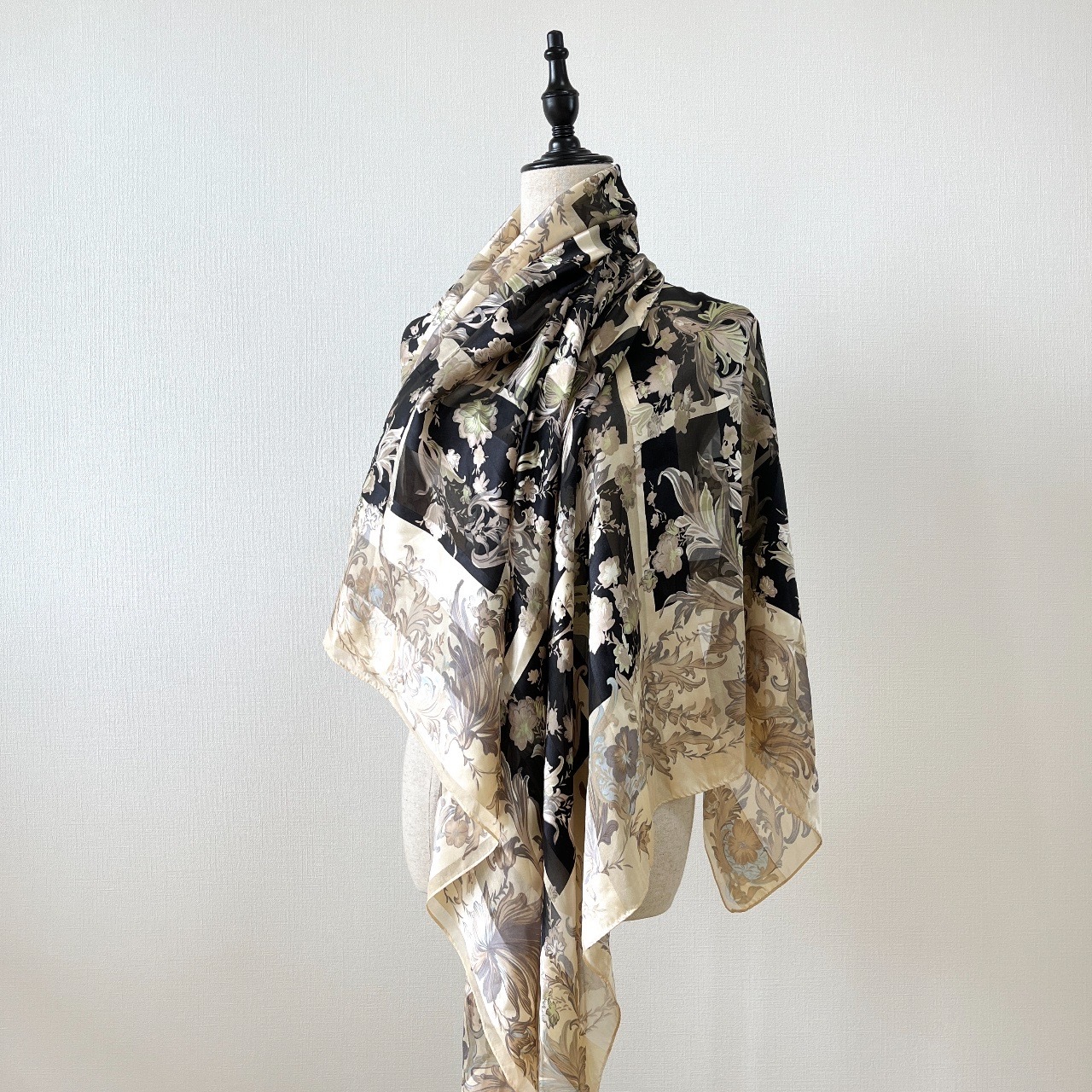 Pierre Balmain米色方格印花大絲巾