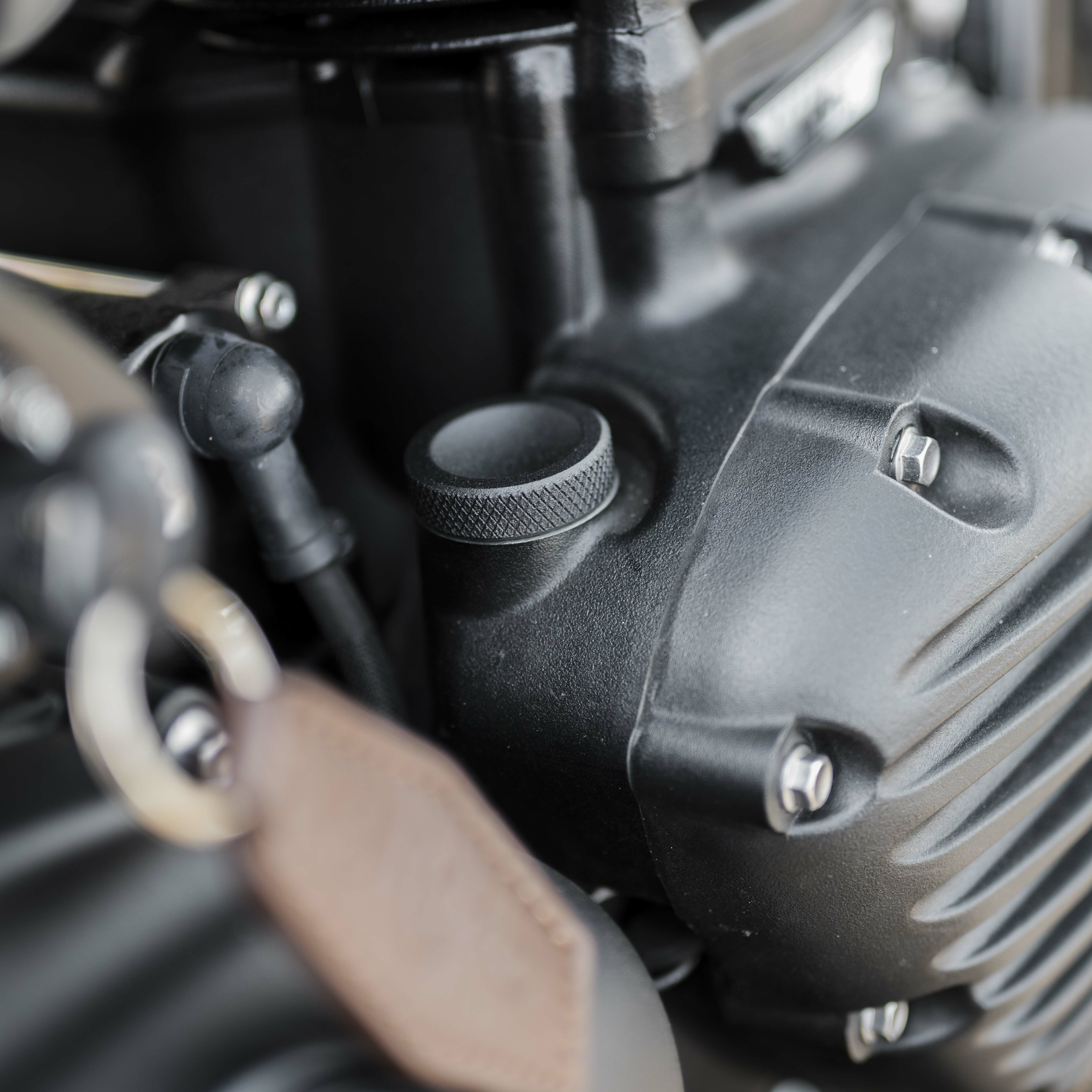 Motone 凱旋通用 機油蓋 扁碟 黑