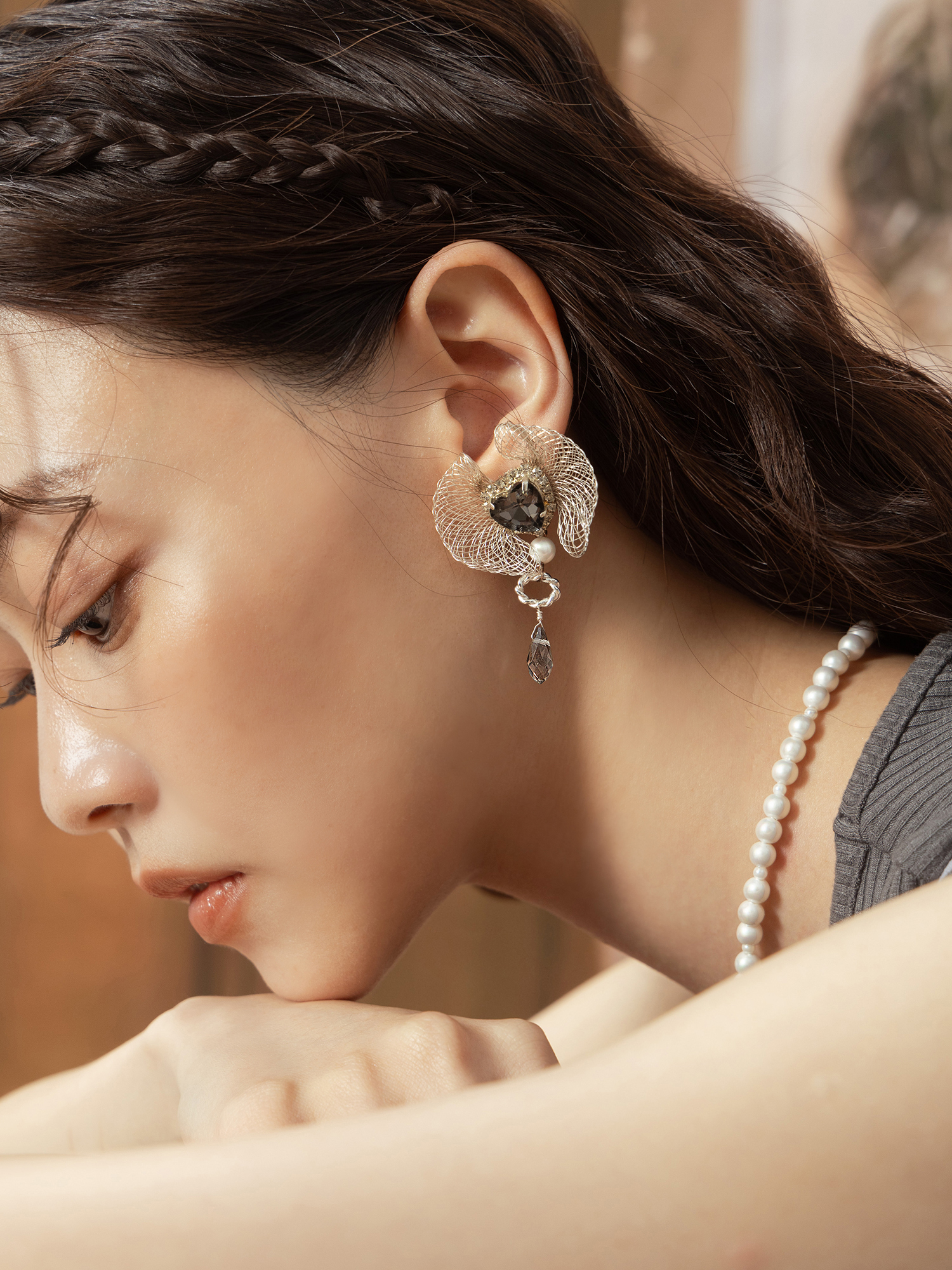 里莎的獨白。MUCHAT手作愛心蝶結水晶純銀針耳環