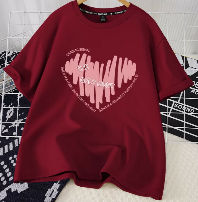 激抵休閒寬鬆短袖T恤(酒紅色 心動塗鴉 S-2XL碼）(下單後聯絡客服確認發貨尺碼)】