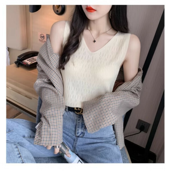 V-Neck Ice Silk Knit Camisole (Apricot) (One size, recommended weight 85-130 lbs)】
