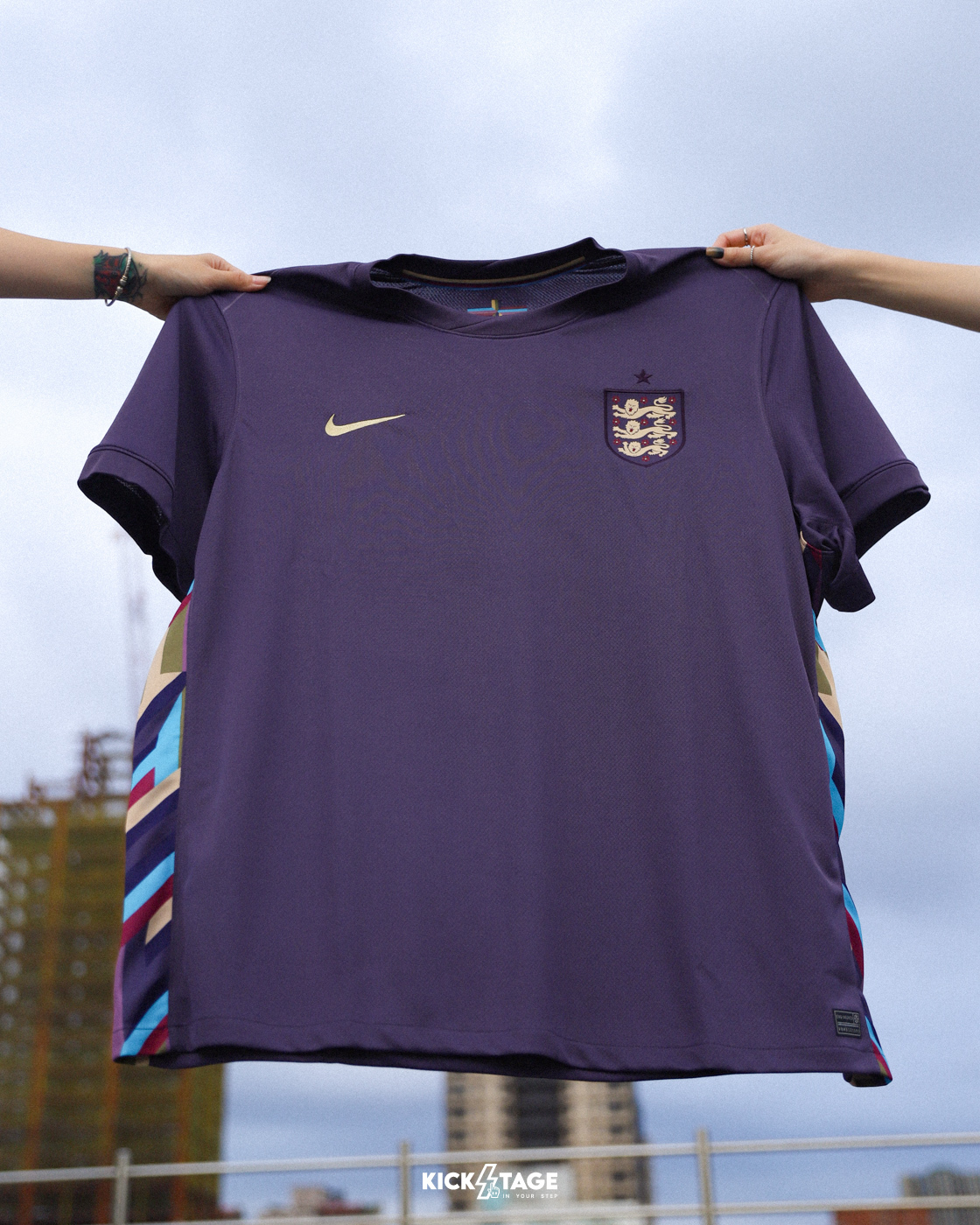 男款 NIKE ENGLAND STADIUM AWAY 2024 FOOTBALL SHIRT 英格蘭隊客場復刻版 球衣【FJ4272-573】歐洲盃