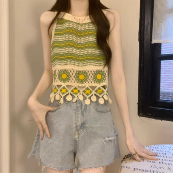 Cut-out embroidered knitted camisole (green) (one size)】