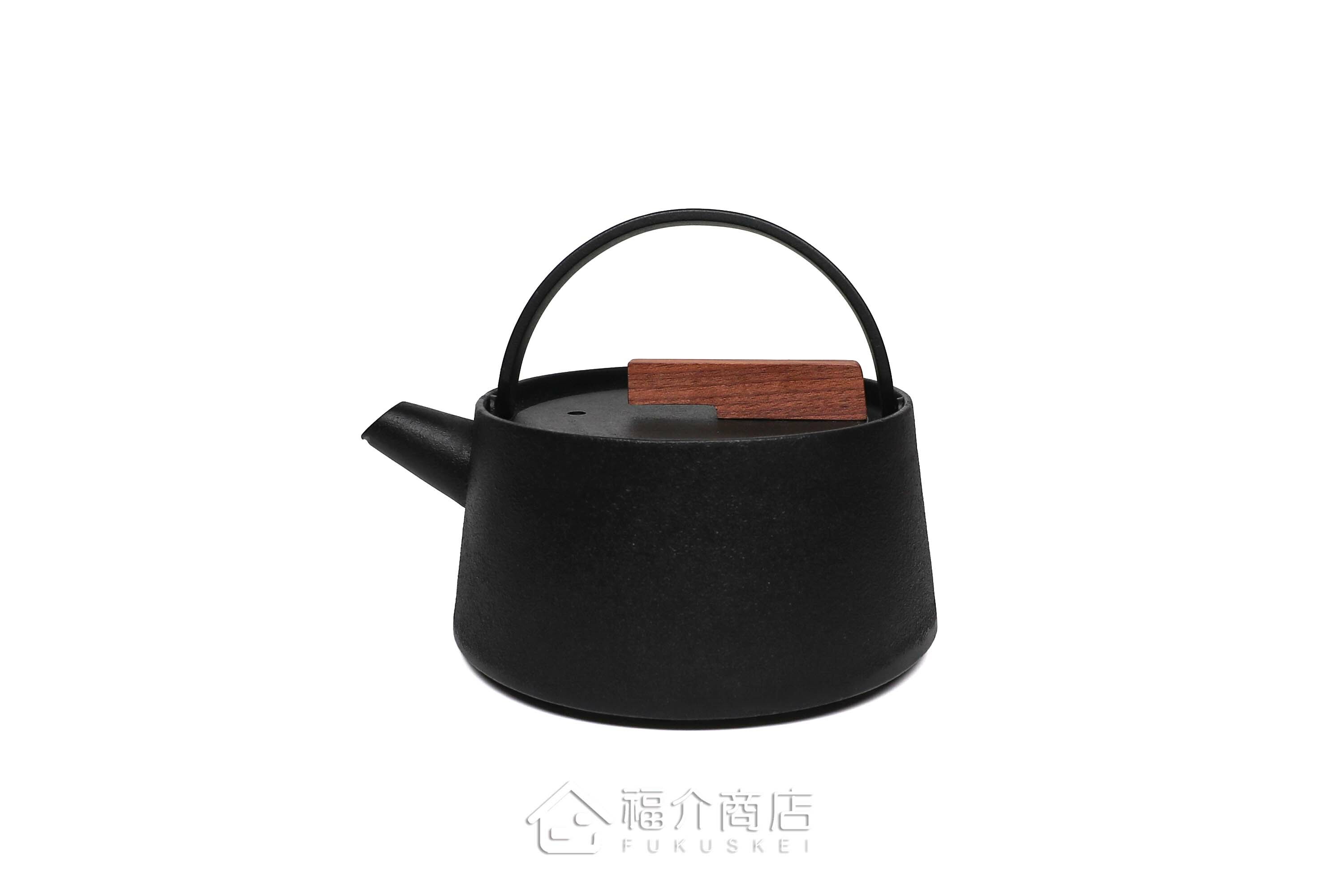 小泉誠所製作煮水泡茶用的日本木蓋鐵壺