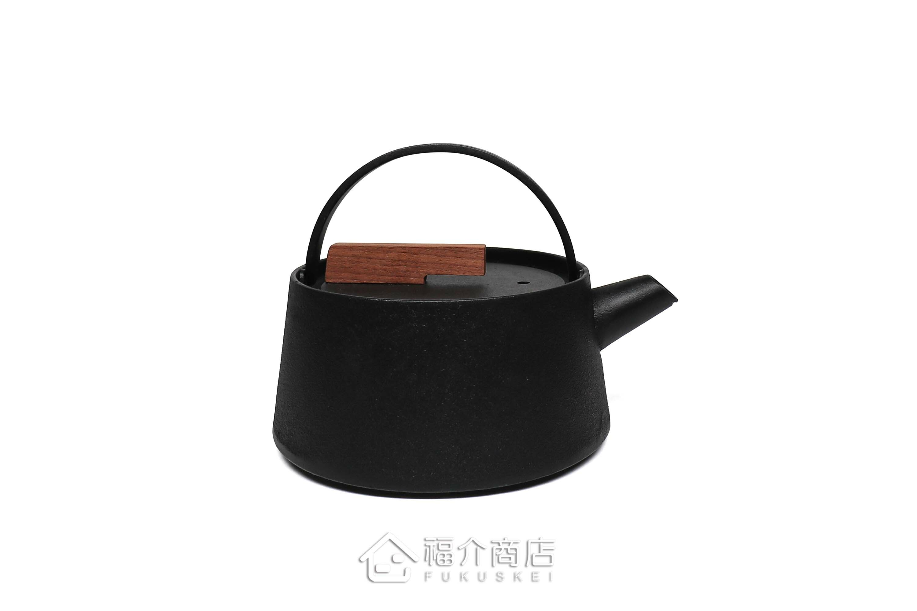 小泉誠所製作煮水泡茶用的日本木蓋鐵壺