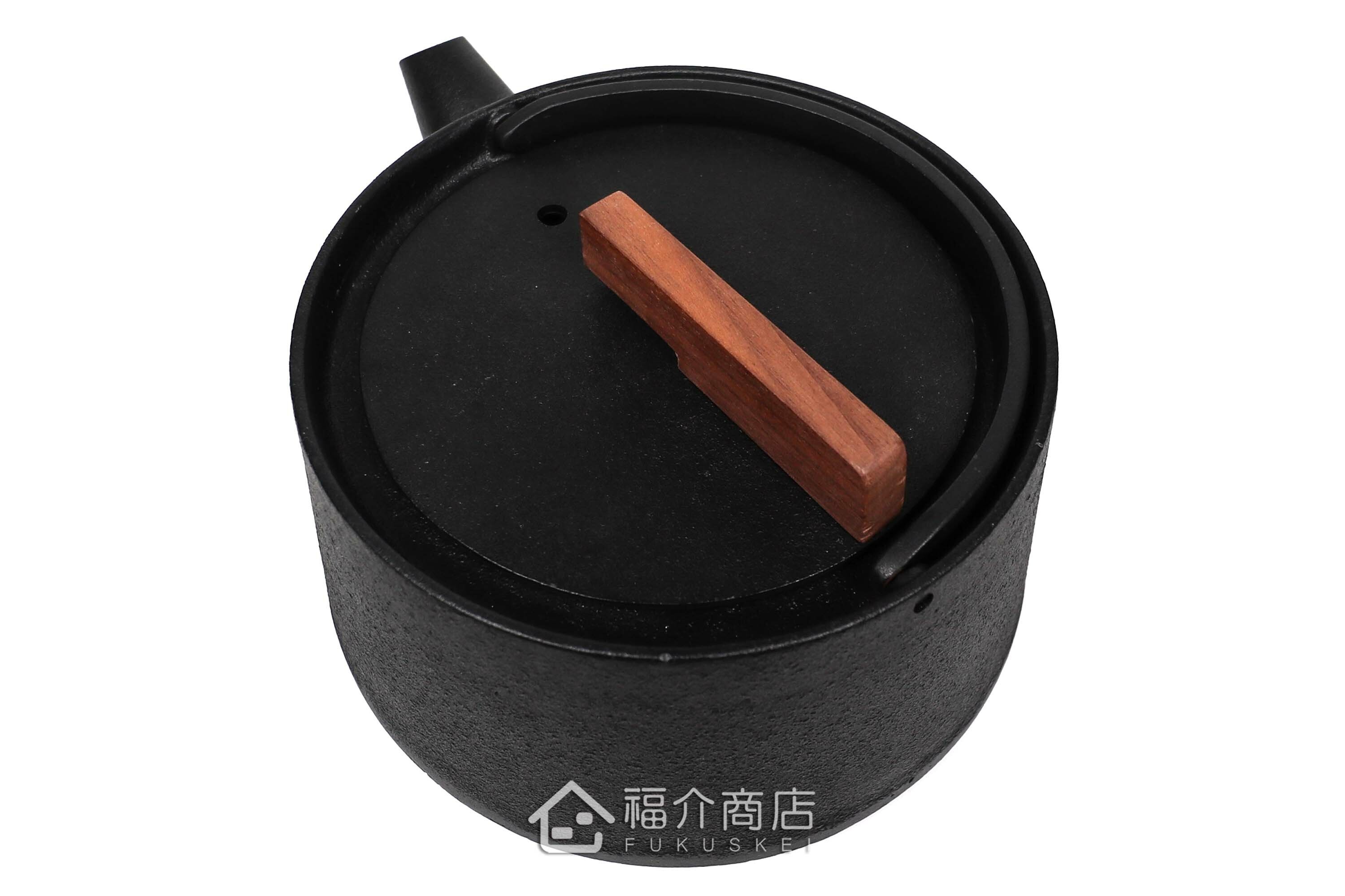 小泉誠所製作煮水泡茶用的日本木蓋鐵壺