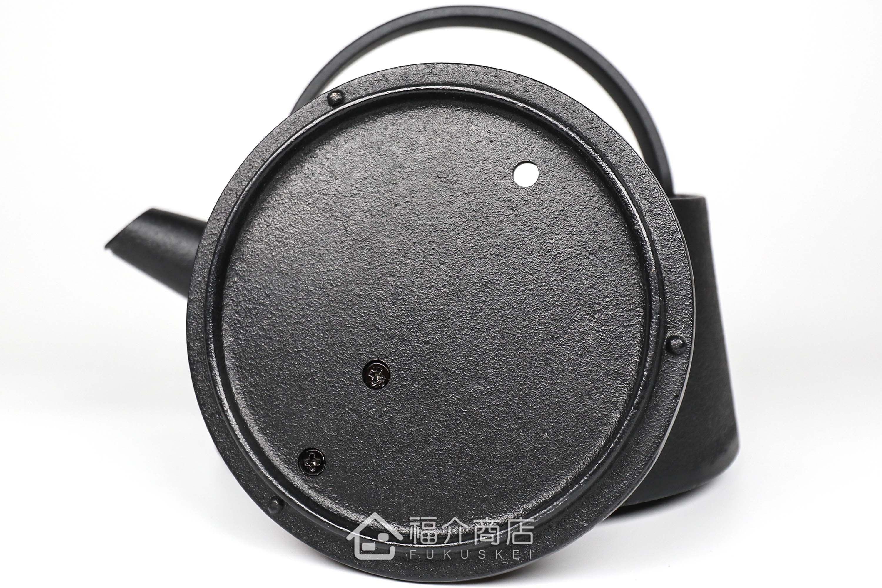 小泉誠所製作煮水泡茶用的日本木蓋鐵壺