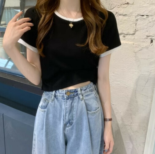 Korean version of the loose T-shirt (black one-size)】