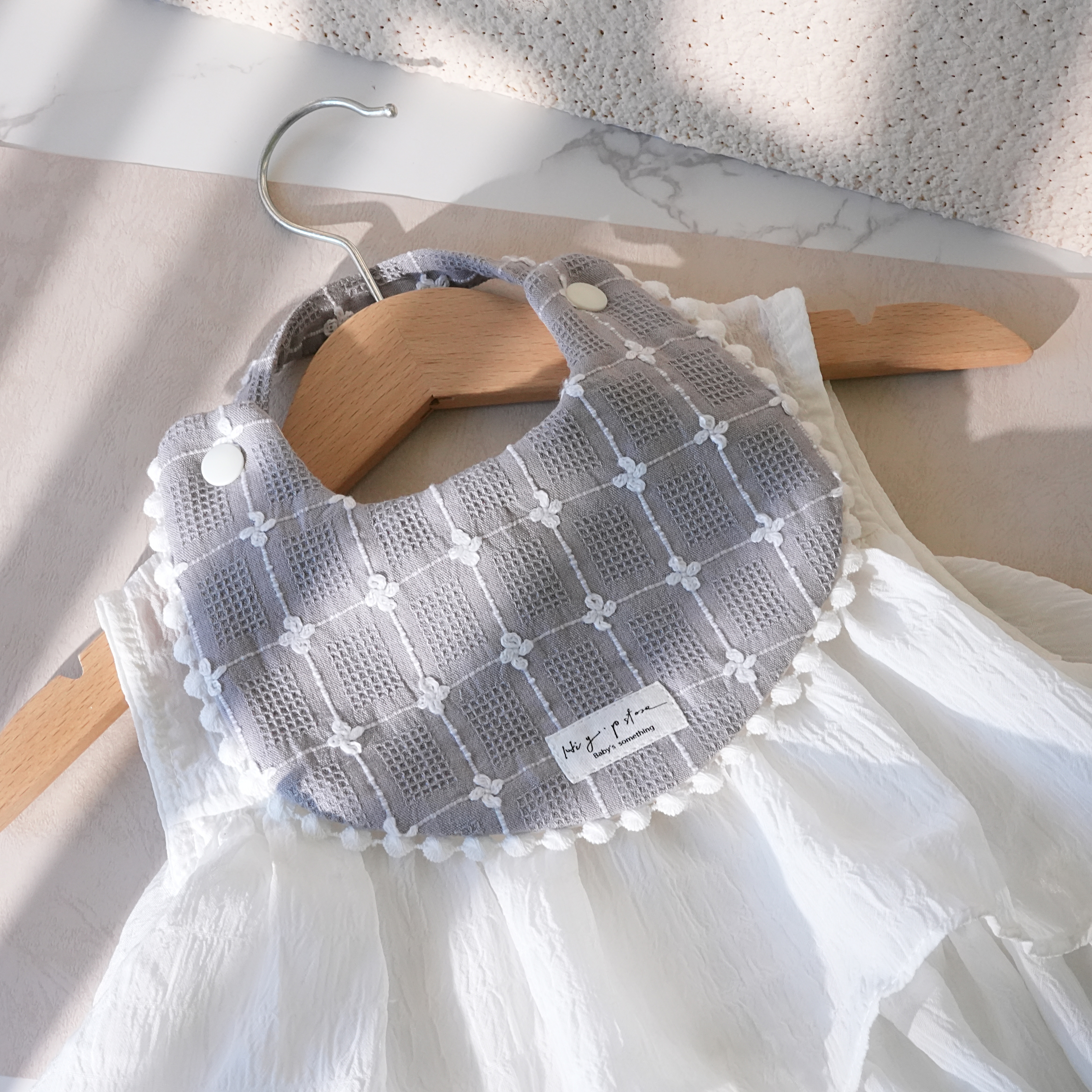 Hi Y.P store-手作圍兜-灰格小花