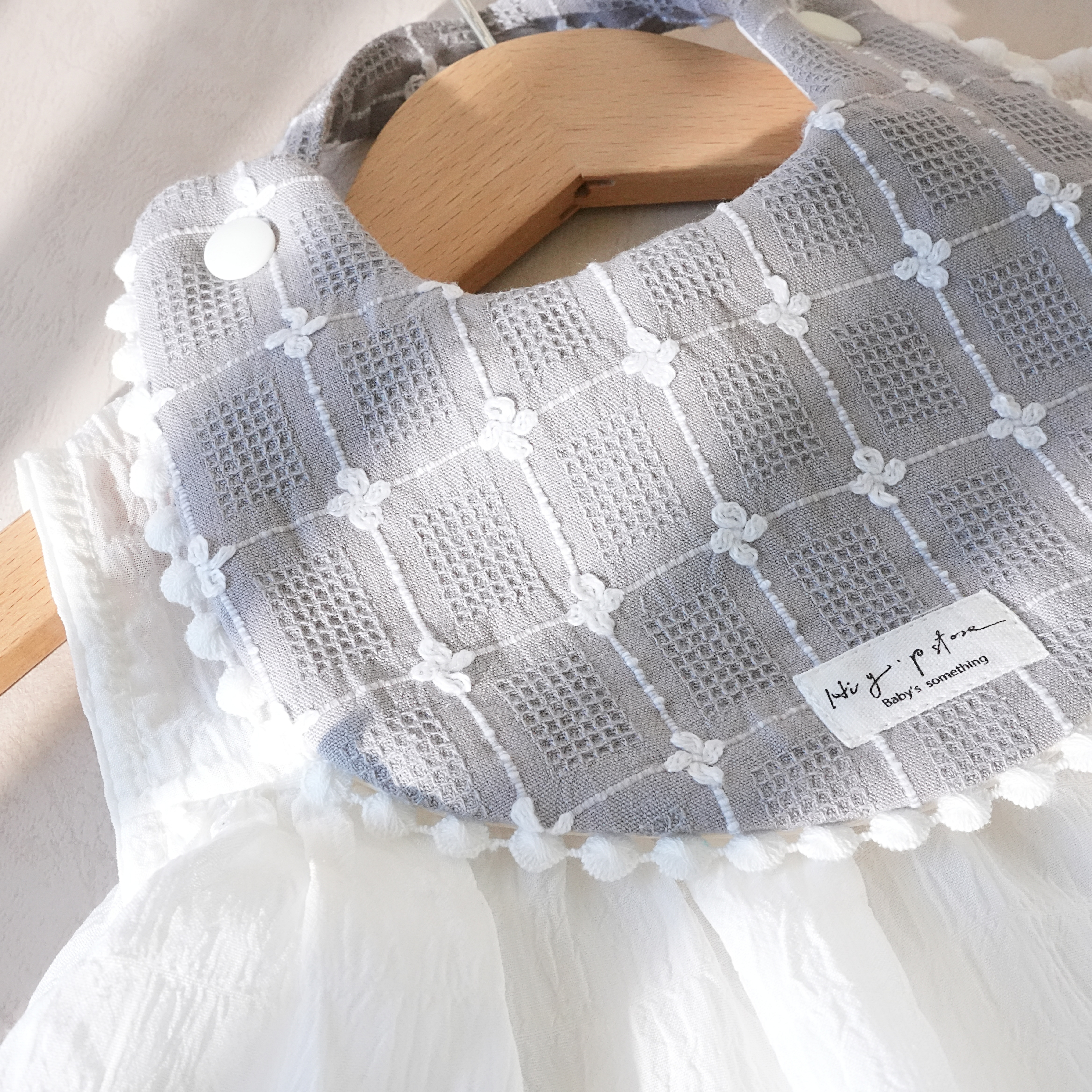 Hi Y.P store-手作圍兜-灰格小花