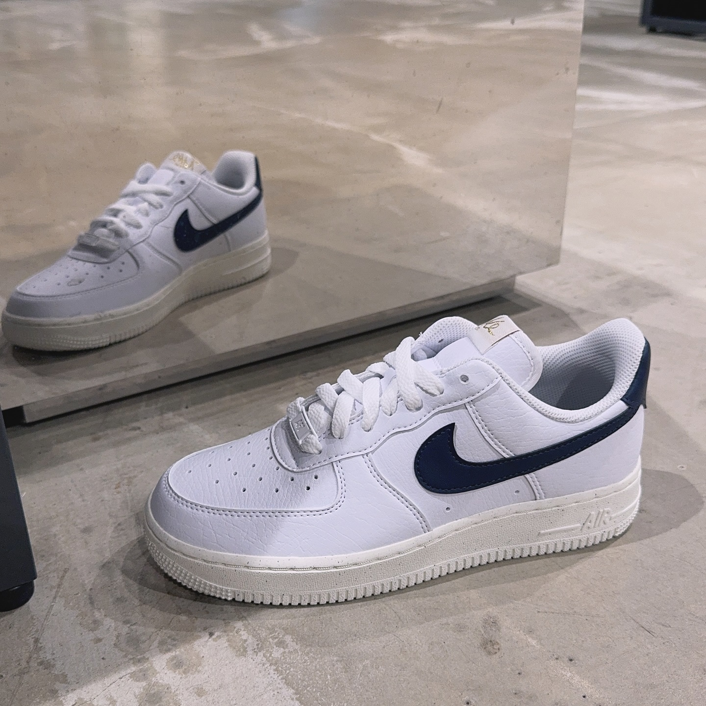 Air Force 1 07 NN 女鞋 金標 白 深藍 奶油底 AF1 復古 休閒鞋FZ6768-100