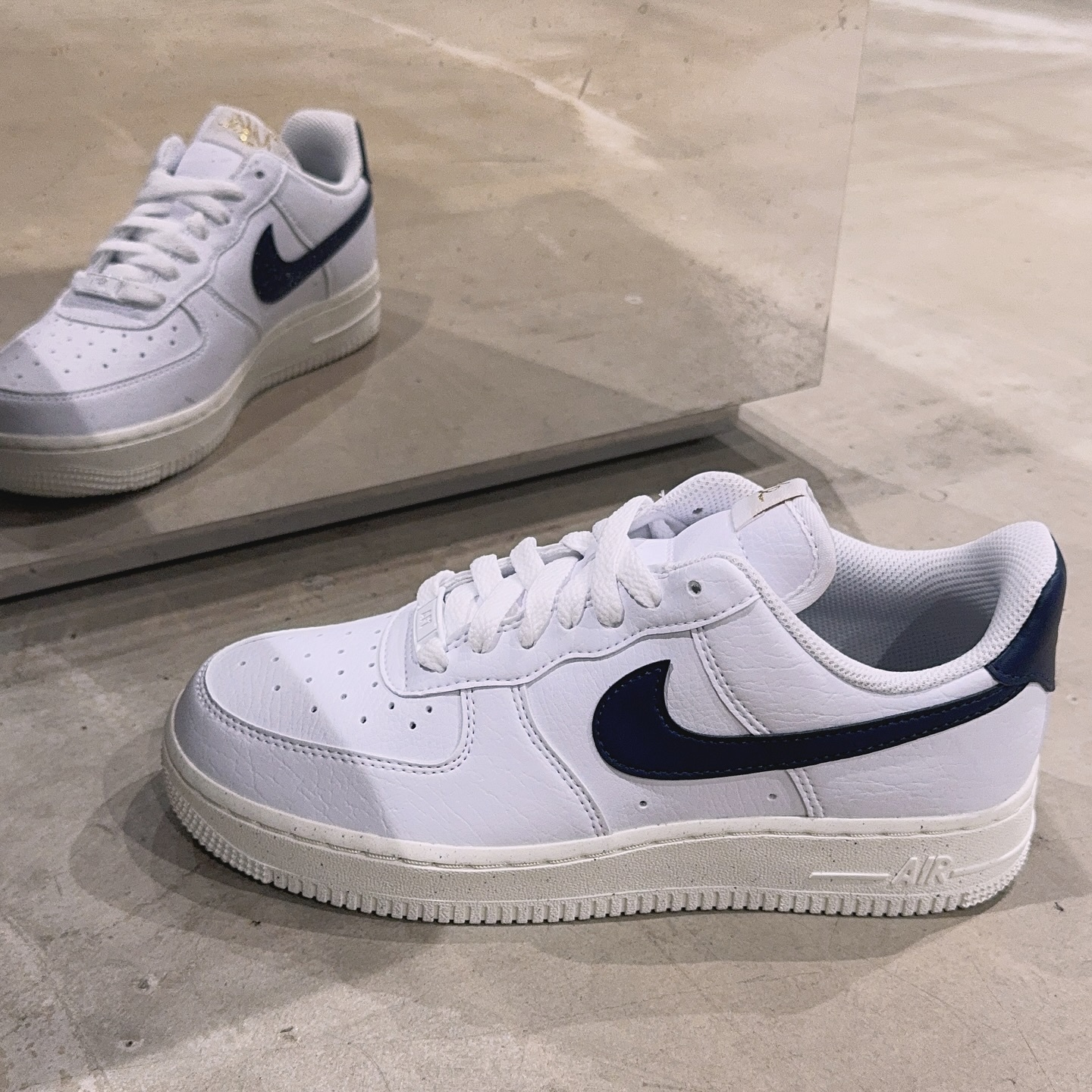 Air Force 1 07 NN 女鞋 金標 白 深藍 奶油底 AF1 復古 休閒鞋FZ6768-100