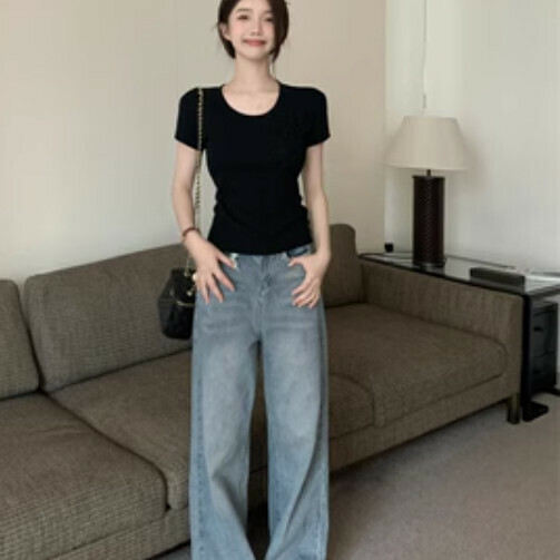 Slim T-shirt (black one-size)】