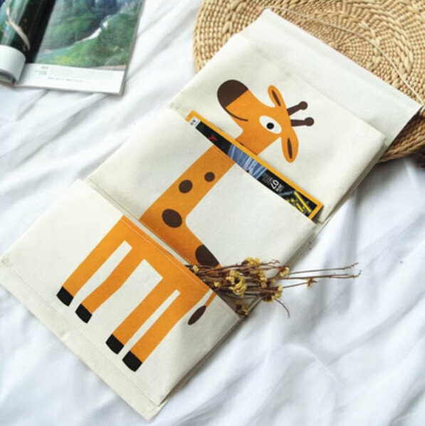 Popular cartoon animal wall-mounted storage bag letter hanging bag [yellow giraffe] [specification: 64*30cm]