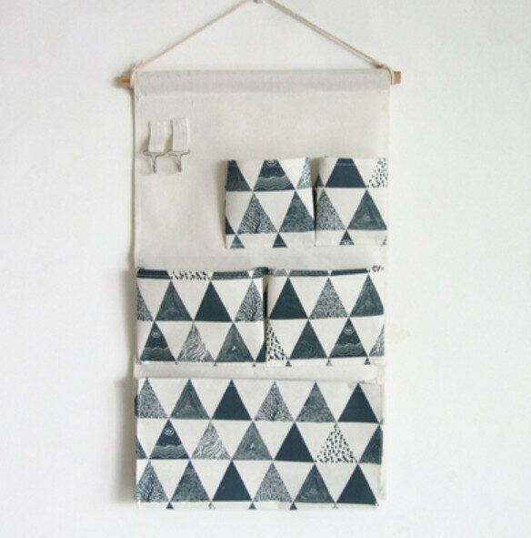 Popular wall-mounted storage bag letter hanging bag [blue triangle] [specification: 33*55cm]