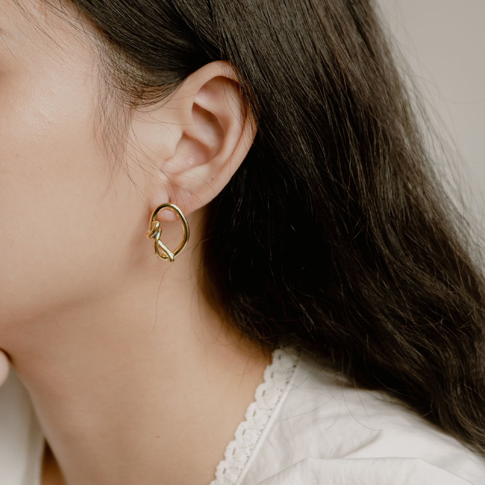 Asymmetrical line twist shape earrings sold in two colors【07030905】in stock+pre-order