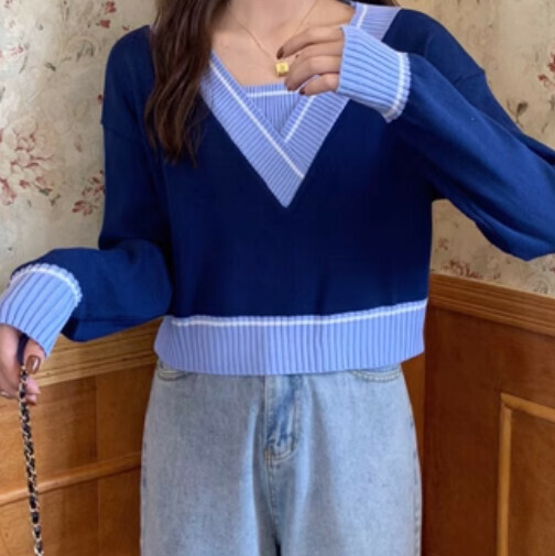 V-neck fake two-piece knit sweater (blue size-fit-all)