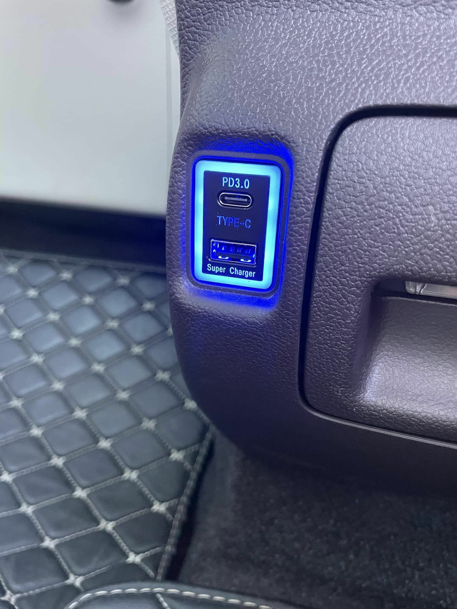 30W Type C + USB 充電頭