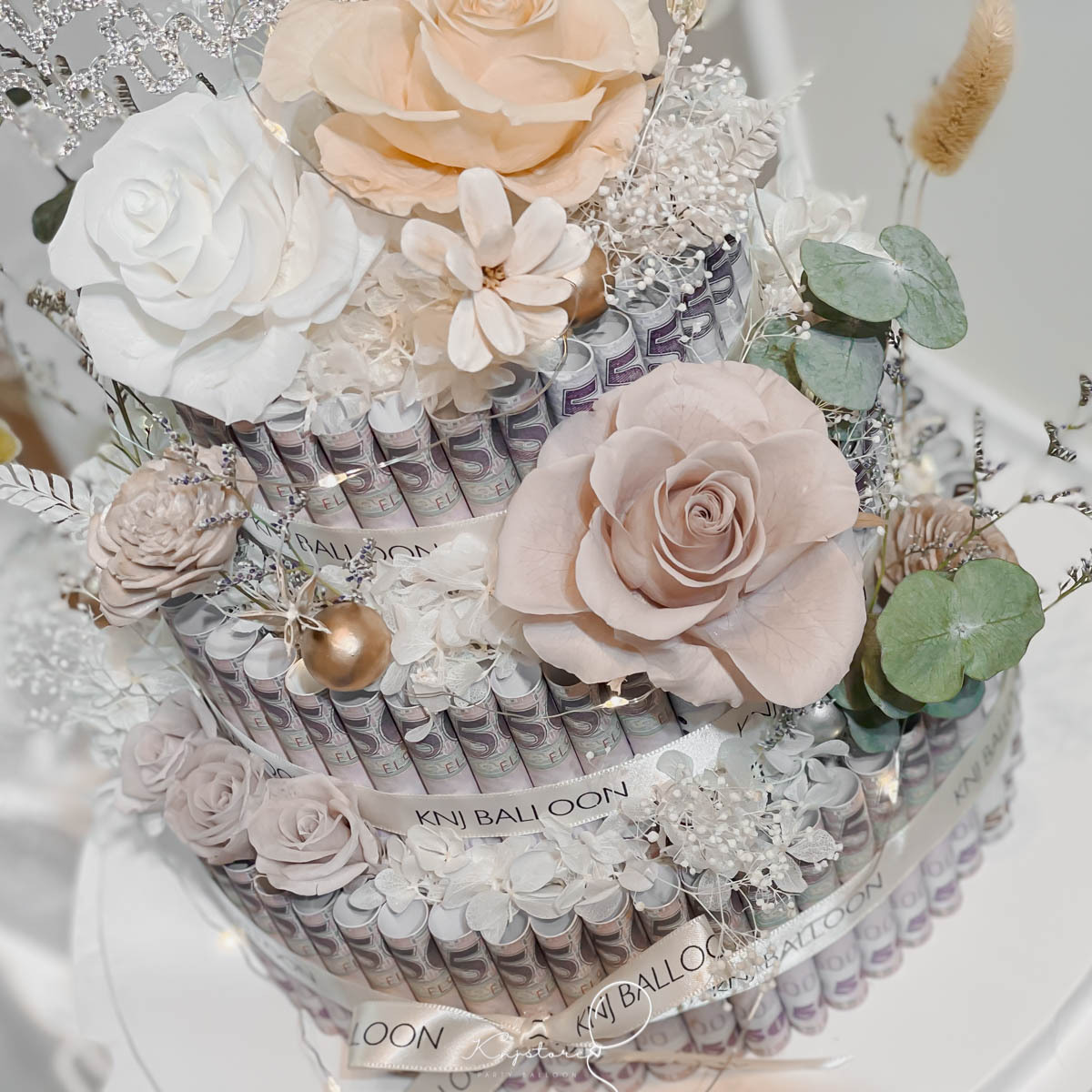 奶茶仙境．三層頂級錢錢永生花蛋糕