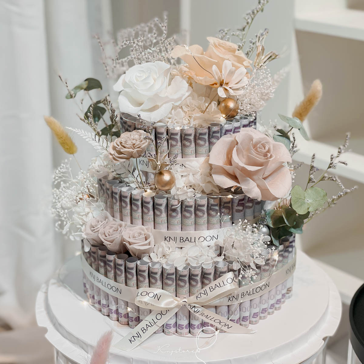 奶茶仙境．三層頂級錢錢永生花蛋糕