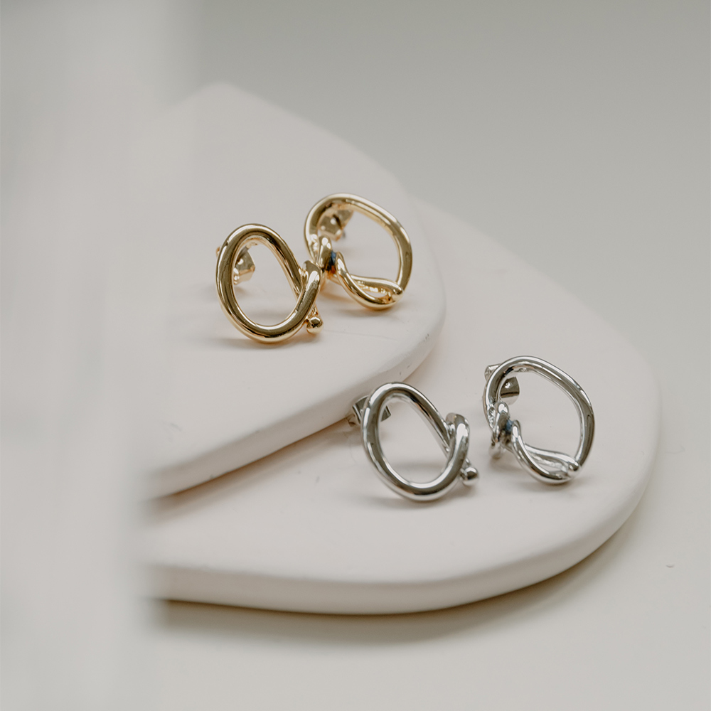 Asymmetrical line twist shape earrings sold in two colors【07030905】in stock+pre-order