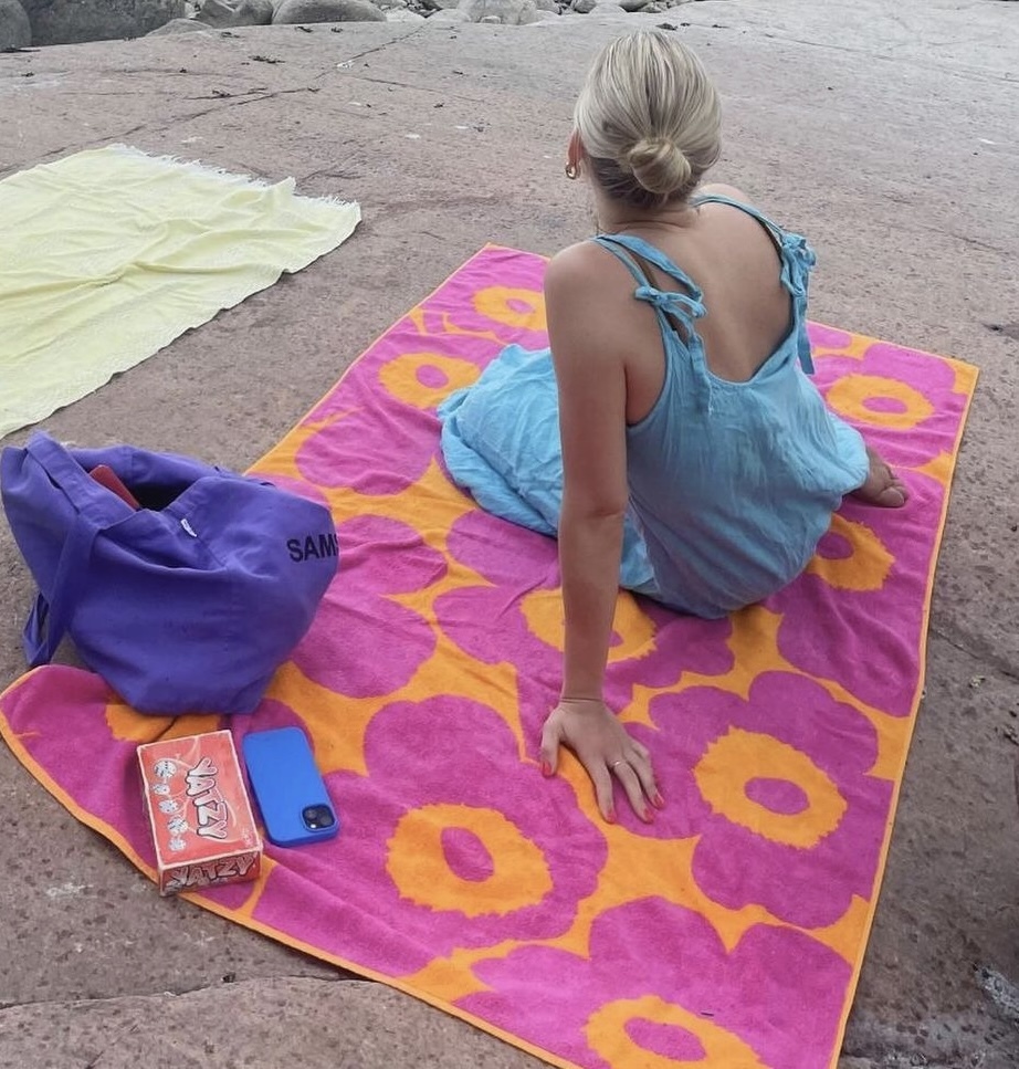 Marimekko 大沙灘毛巾 (size 100 x 180 cm 比平常大毛巾更大)