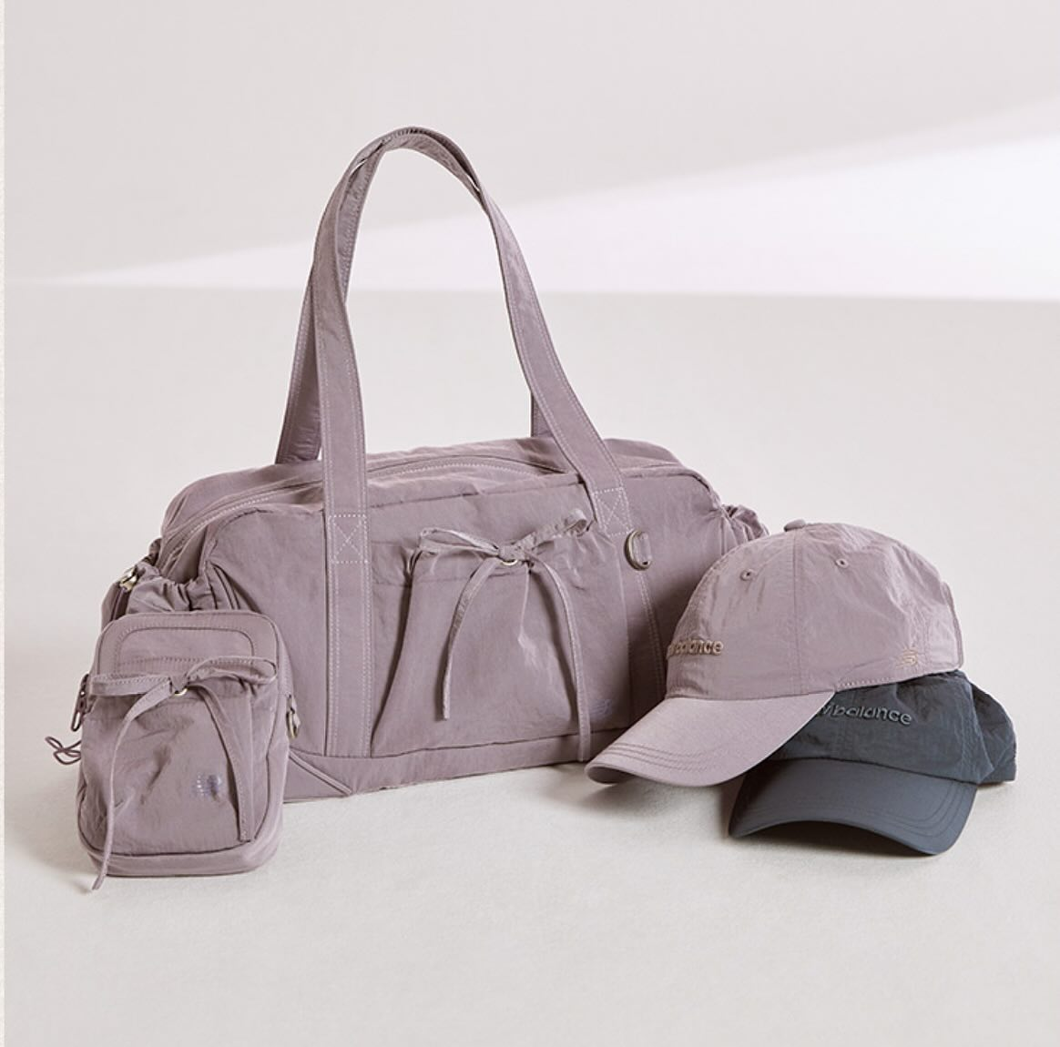 🇰🇷 NEW BALANCE RIBBON MINI CROSSBAG ( 2 COLOURS )