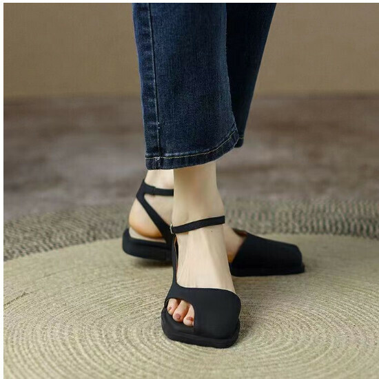 Korean Straight Buckle Sandals [Black] Size [35-40] [Please contact customer service to confirm the shipping size after placing an order]]