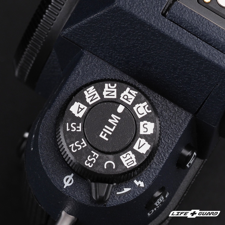 LIFE+GUARD 藍色砂紋貼膜質感特寫，LIFE+GUARD 設計風格