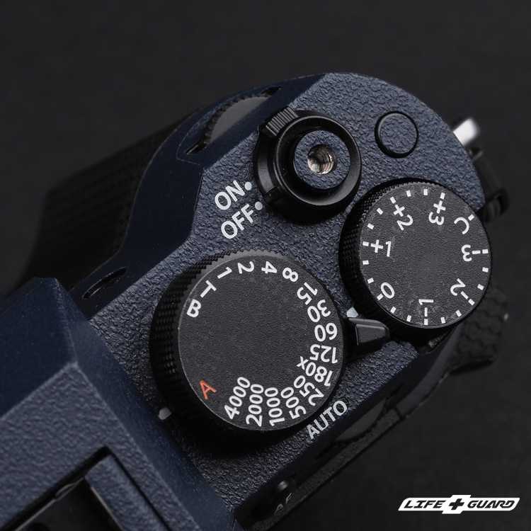 砂紋藍貼膜質感特寫，LIFE+GUARD 設計風格